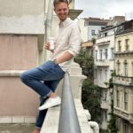 Song inclusion in carousel / reel (Over 400k followers)